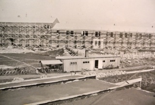 Pågående uppbyggnad av S:t Olof, hus  med byggställningar